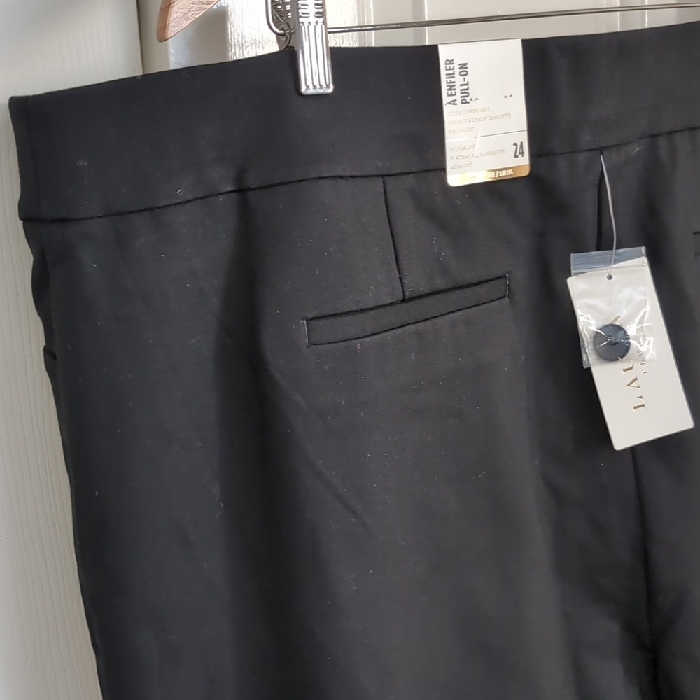 Laura Plus Pull On Pants Slim Leg Button ankle detail  Black PLUS Size 24 NWT